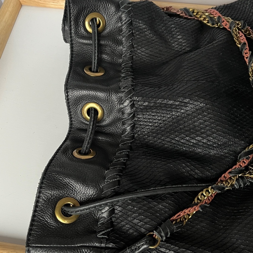 Rhythm & Rhyme Textured Black Leather Bucket Bag - Picture 12 of 16